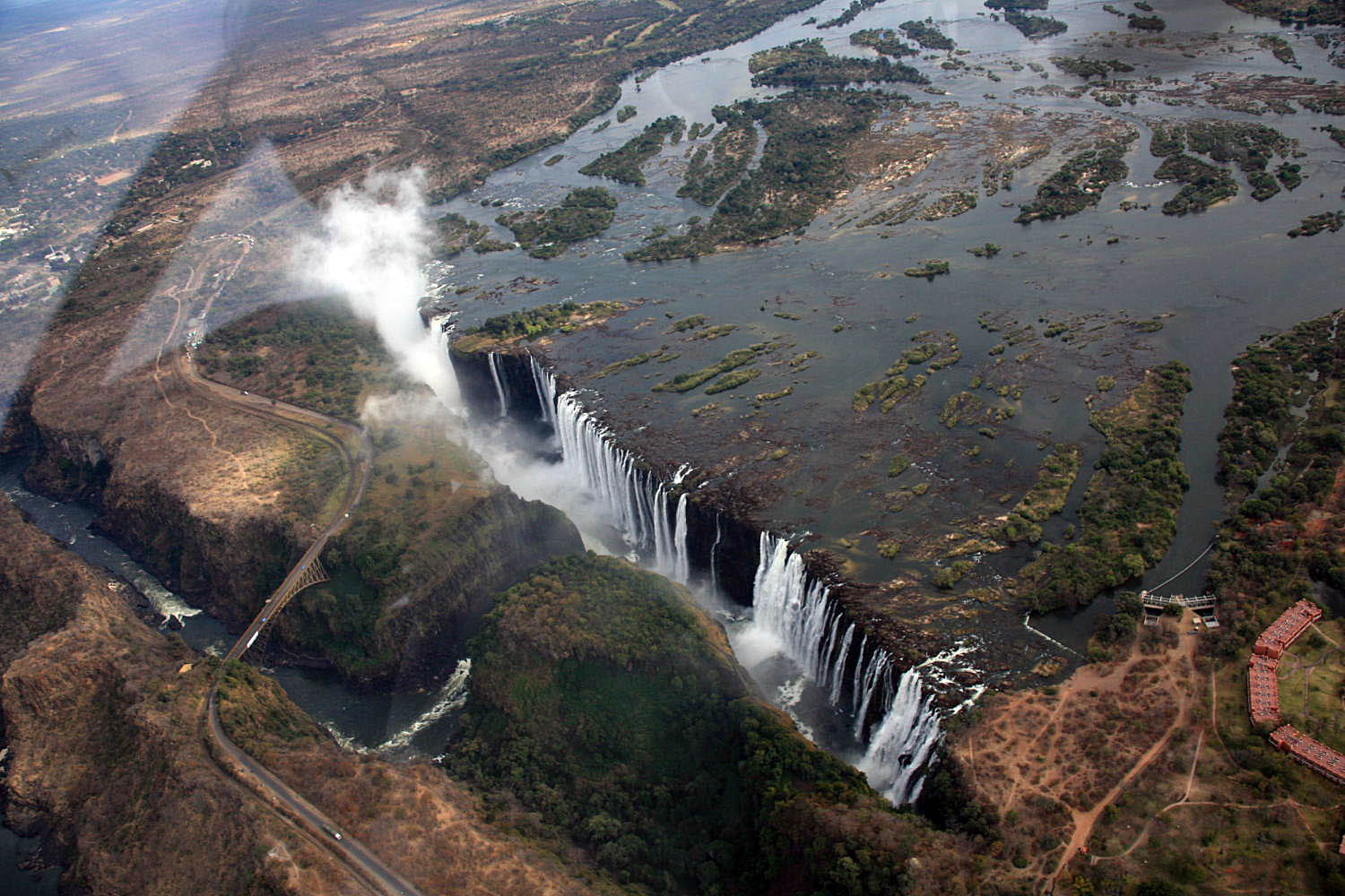 victoria-falls-zambia-2-1348614